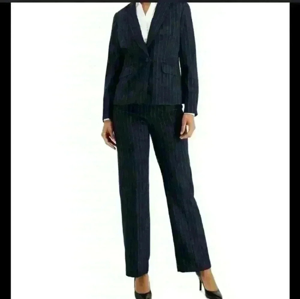 NWNT  nygard pin stripe office party/cocktail suit size 12